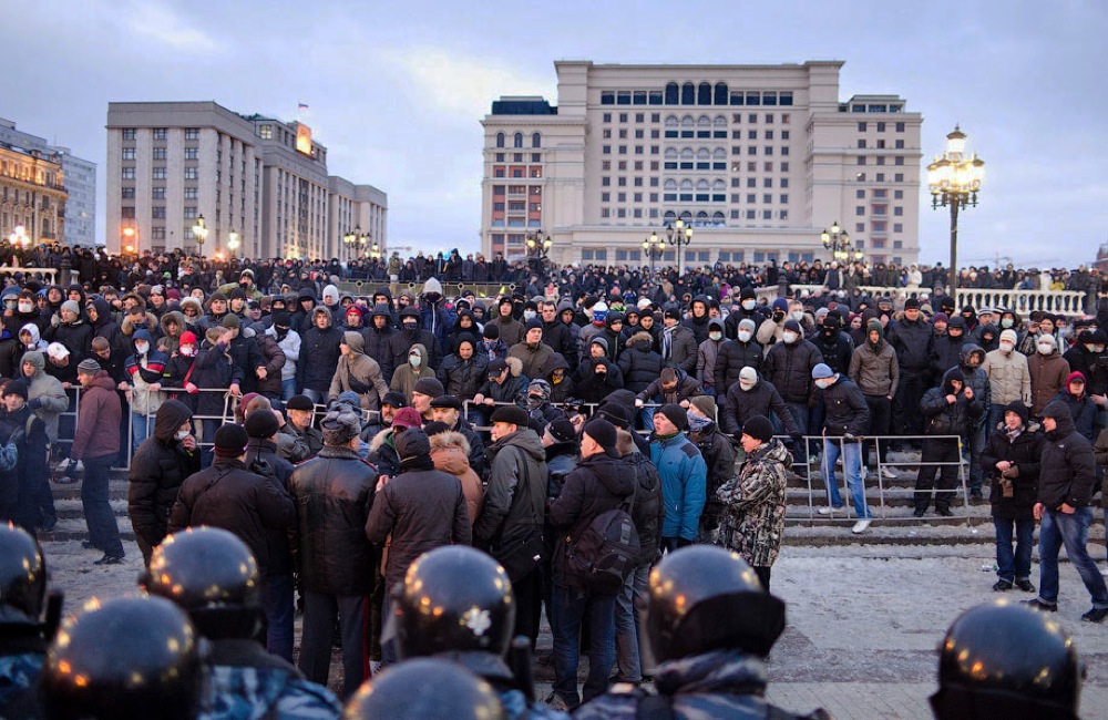 Police sources said many of the demonstrators only came out to pay their respects, but things quickly got out of hand when some people decided to provoke clashes between the protesters and riot police