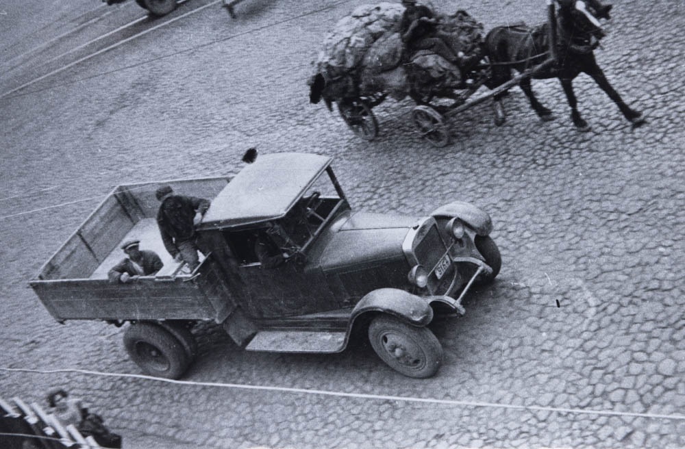 Tovornjak AMO na ulici, 1932