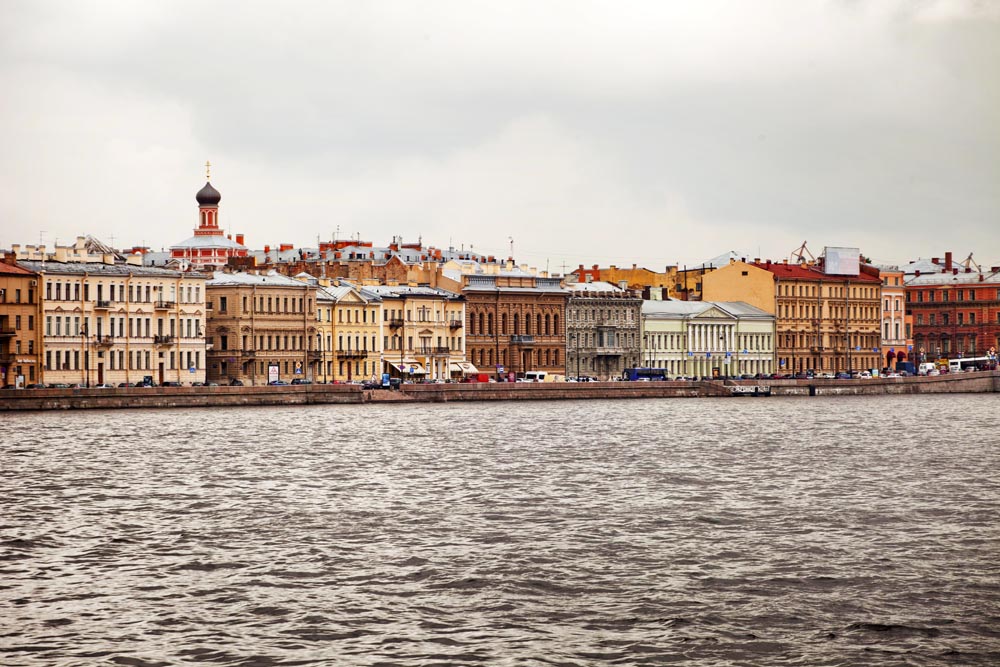 Брегът на река Нева, Санкт Петербург