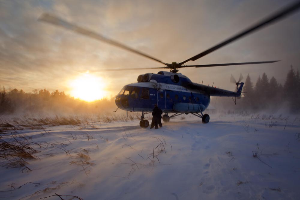 13/15. Током целе зиме путовање хеликоптером је ризично – не само лет, већ и полетање и слетање, посебно када је узлетиште прекривено тек нападалим снегом.
