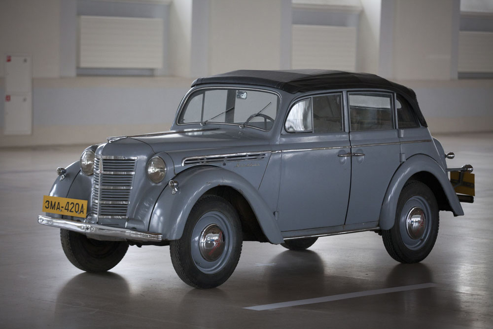 Moskvitch était une marque automobile russe produite par AZLK de 1945 à 1991 et par OAO Moskvitch de 1991 à 2002. Le mot Moskvitch (en russe: москвич) signifie « moscovite » en français. Il était utilisé pour souligner le lieu d'origine des véhicules, fabriqués en dehors de Moscou.