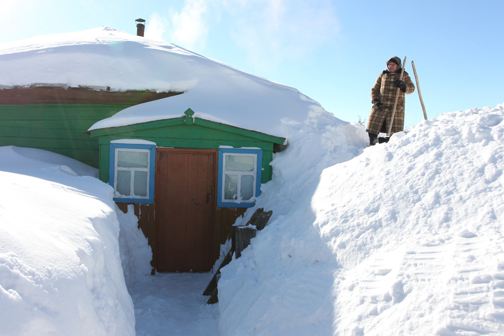 モスクワ州のベシェンコヴォ村は最近、地域内の他の村と違う風には見えない。かなりの量の雪がロシア各地で降り積もり、中央の多くの地域では、警戒を要する事態になっている。