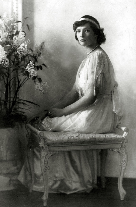Grand Duchess Tatyana Nikolaevna (aged 21 on the day she was shot) // “Tatyana Nikolaevna, in my opinion, was the prettiest. She was taller than her mother, but so slim and so well built that her height was no obstacle to her. She had beautiful and regular facial features and resembled her beautiful royal relatives whose family portraits decorated the palace.” (From the memoirs of Baroness Sophie Buxhoeveden)