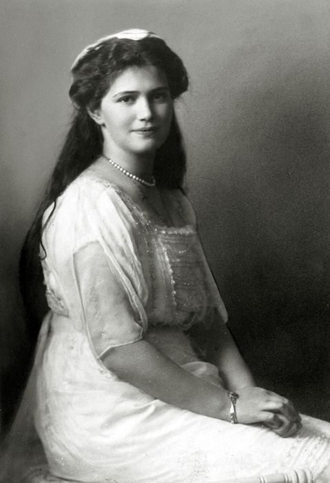 Grand Duchess Maria Nikolaevna (aged 19 on the day she was shot) // “She knew how to speak to everyone, and loved to do so, especially with ordinary people and soldiers. She had lots in common with them to talk about: children, nature, getting on with relatives… She was the heart and soul of the family.” (From the memoirs of Klavdia Bitner, teacher of the emperor’s children)
