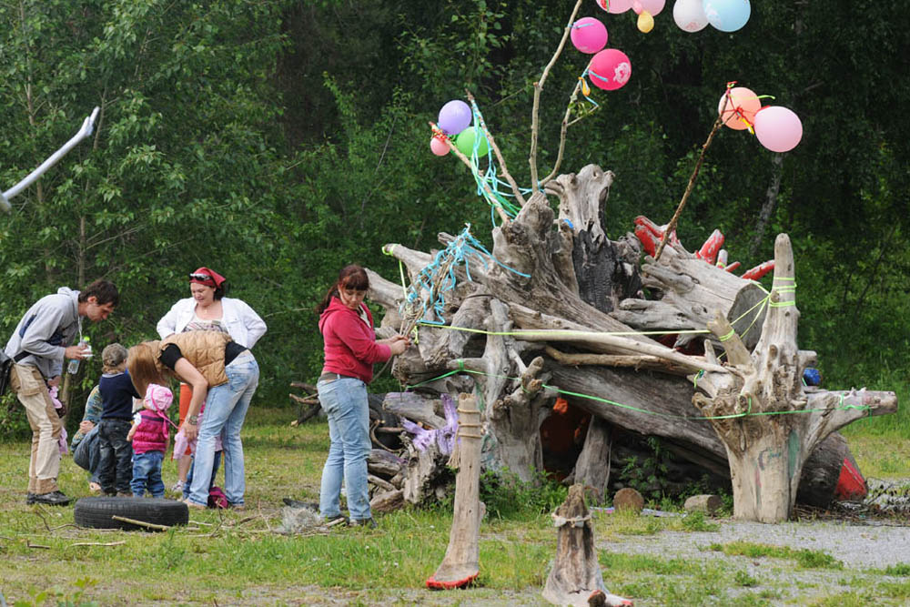 Die Veranstalter des sibirischen Öko-Festivals „Jolki-Palki“ wollen es zu einem jährlichen Event machen. Sie glauben, dass die immer größere Teilnehmerzahl in Zukunft das Festival zu einem russlandweiten Kulturereignis machen und schließlich auch internationales Teilnehmer anziehen wird.