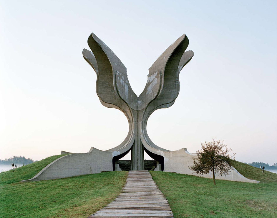ユーゴスラビア、クルセヴォ、旧ユーゴスラビアの忘れ去られた記念碑。