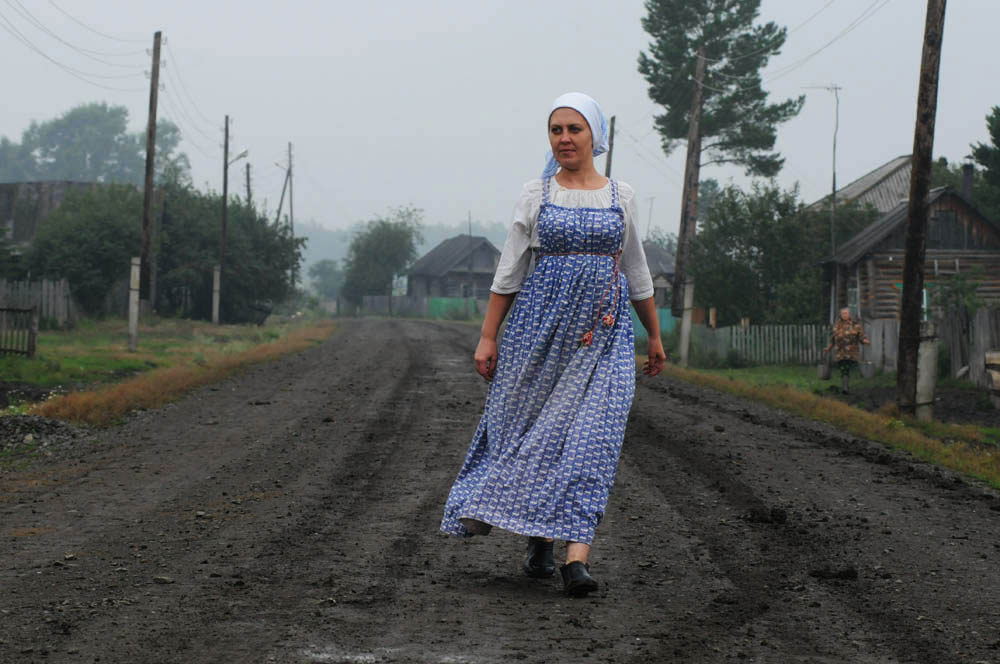 Selo Bergul u okolici Novosibirska nalazi se na rubu močvarnog područja gdje prestaju ceste, u jugoistočnom dijelu Sibira. Ovdje starovjerci Fejodesevi žive već duže od jednog stoljeća.