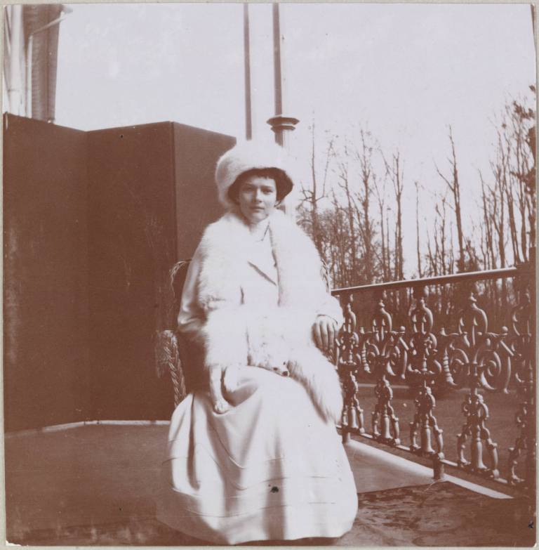 Nikolai II and Alexandra Fyodorovna has four daughters—Tatiana, Olga, Anastasia, Maria—and one son, Alexei. / Grand Duchess Tatiana, Emperor Nikolai II’s daughter, on the palace balcony.