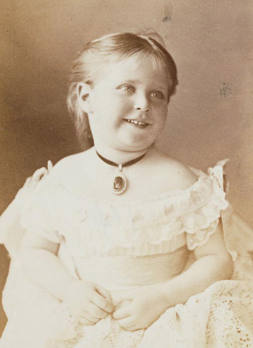 Alexandra Fyodorovna, the future wife of Emperor Nikolai II, at the age of 3.
