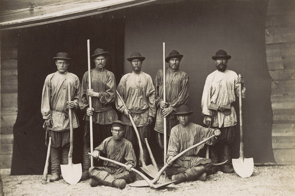 Mineros en el río Amur, principios de la década de 1880.