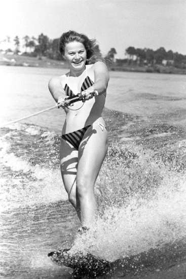 Светска шампионка во скиење на вода Наталија Румјанцева, 1985 година. 