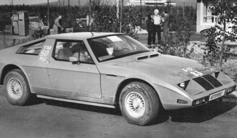 3/12. „ЈУНА“. Аутомобил кућне израде који је 1969. конструисао инжењер и ентузијаста Јуриј Алгебраистов, да би га направио тек 1977. Овај ауто био је изузетно цењен и побрао је бројне награде на међународним изложбама. Ипак, није доживео масовну производњу. Саграђена су два примерка од којих је сачуван само један. Вожен је све време, и од 1977. прешао је више од пола милиона километара.