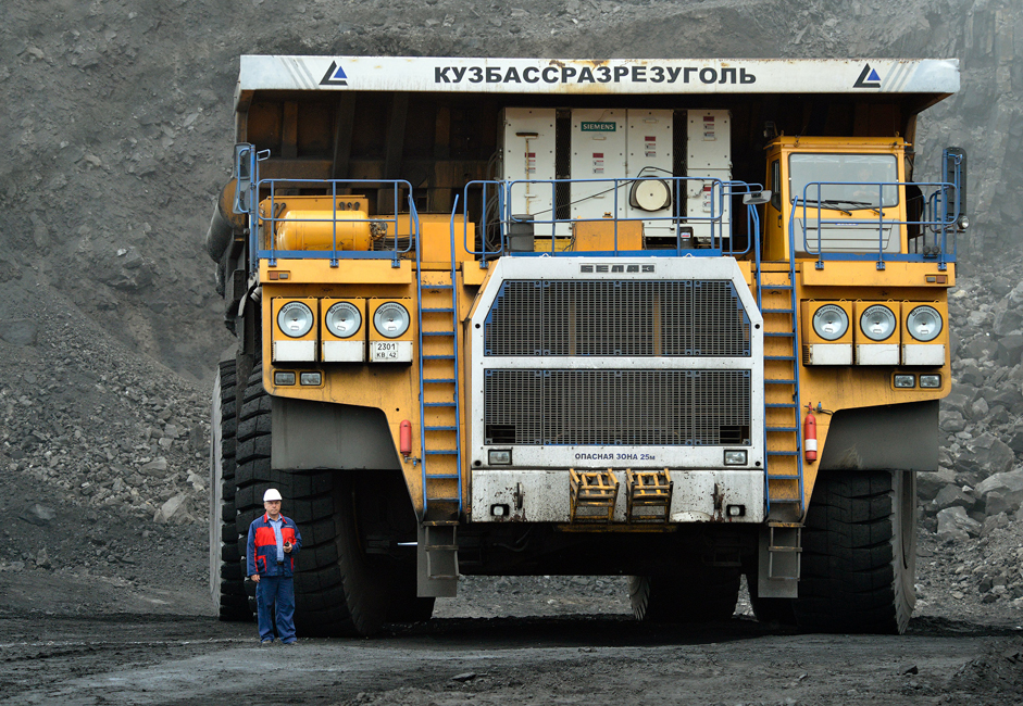 Најголемиот камион во коповите е БелАЗ 756000, се произведува во Белорусија,  се одликува со носивост од 320 тона, а под целосно оптоварување тежи неверојатни 560 тони. Ова е еден од најголемите камиони произведени во светот. Апсолутен светски рекордер е БелАЗ 75710, кој се одликува со носивост од 450 тона, што е за 50 тона повеќе од конкуренцијата од САД (Caterpilar) и Германија (Liebherr).