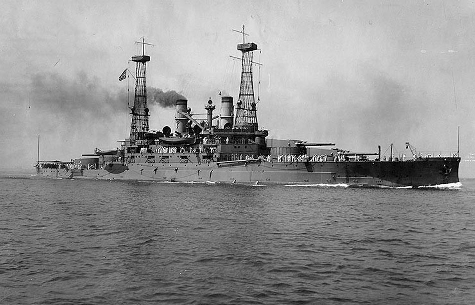 Along with Shukhov’s hyperboloid towers, lattice towers (masts with an observation tower) were erected aboard ships. Shukhov’s design attracted the attention of shipbuilders, since lattice masts afforded minimal air resistance on board a moving vessel. // North Carolina-class battleship