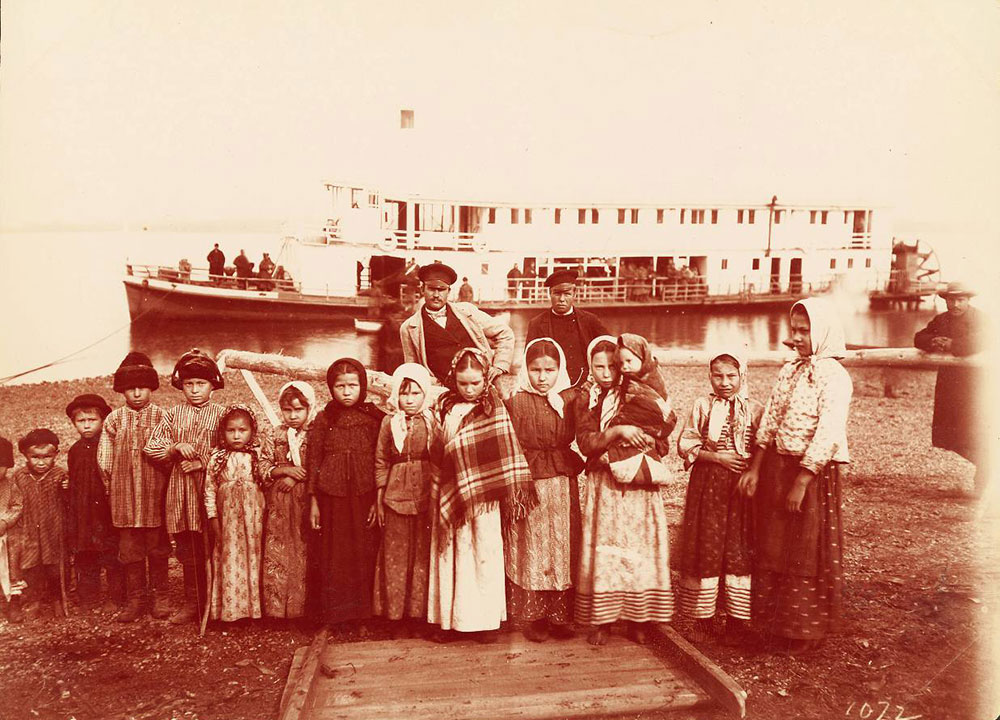 The cost of building the Trans-Siberian from 1891 to 1913 amounted to 1,455,413,000 rubles (in 1913 prices). The entire project was funded by the Russian treasury, with no foreign loans / A group of Cossack children on the Manchurian border