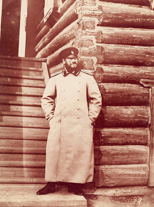 No início do século XX, o transporte ferroviário oferecia um serviço seguro que ligava as partes europeia e asiática da Rússia. / Coronel Vladímir Petrovitch Trusov.