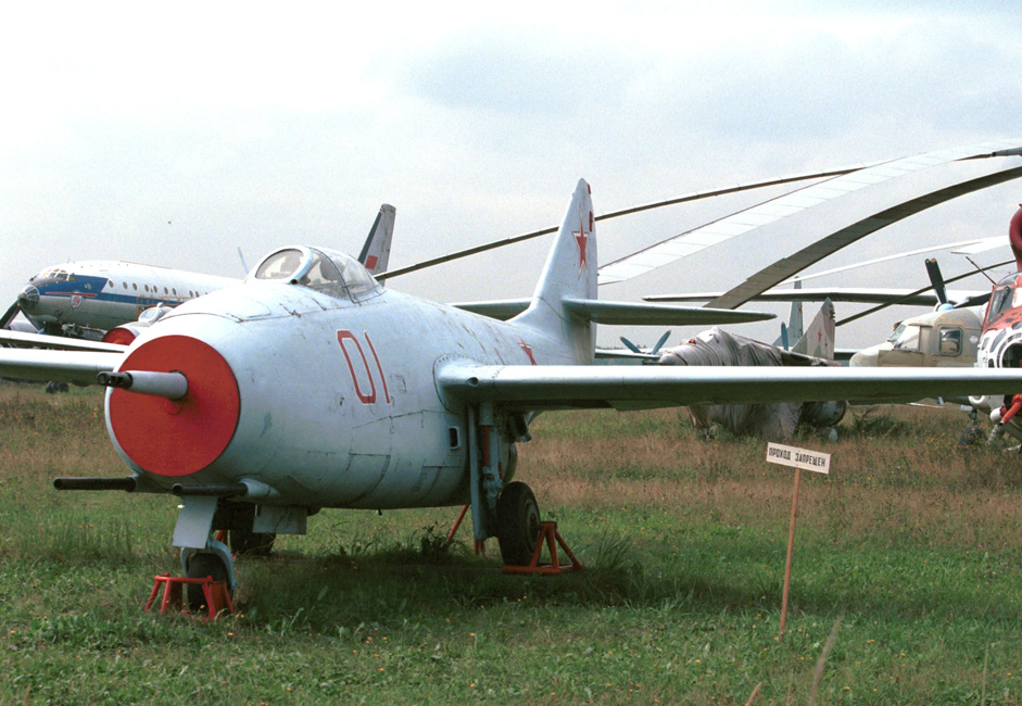 MiG-9 je bio prvi lovac opremljen mlaznim motorom, razvijen u konstrukcijskom birou OKB „Mikojan“ neposredno poslije Drugog svjetskog rata. Koristio je motore proizvedene na bazi njemačkog motora BMW 003.