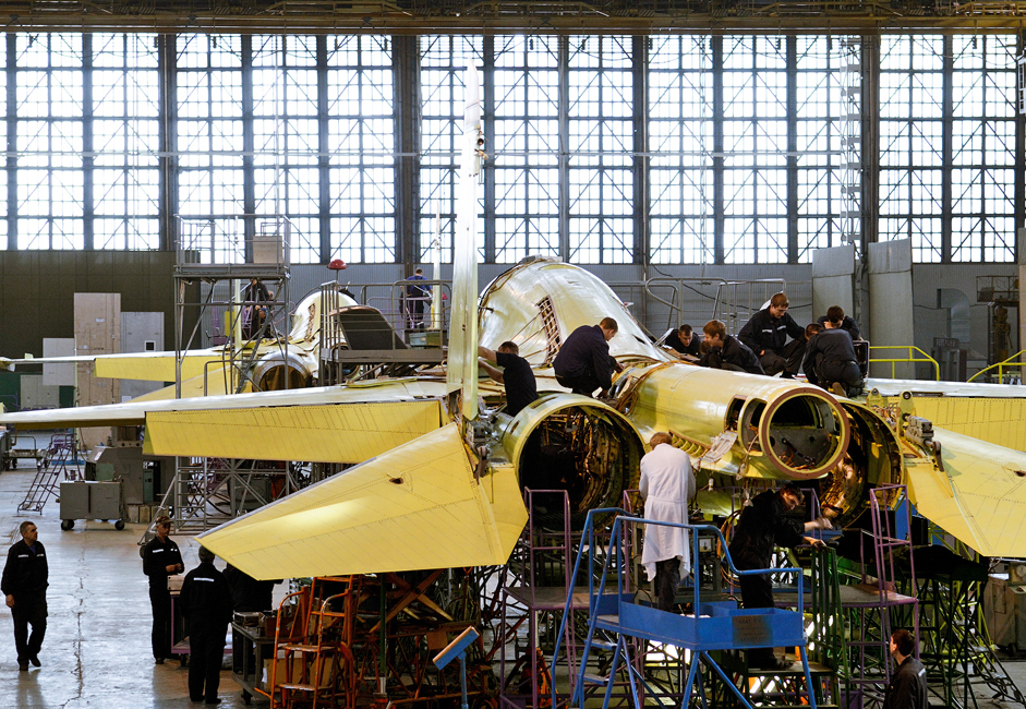 Lebih dari 6.000 pekerja dan spesialis terlibat dalam pembuatan pesawat ini di pabrik.