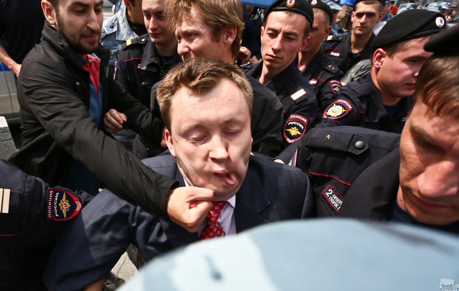 ゲイ・パレード。トヴェルスカヤ通りでのデモに参加するモスクワ・プライドの創設者、ニコライ・アレクセーエフ。
