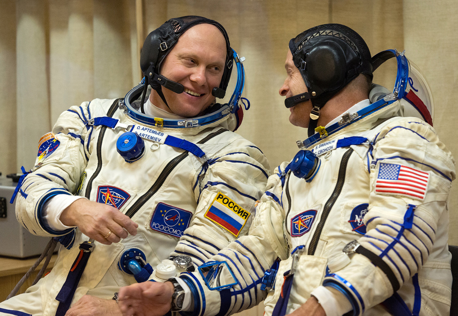 NASA astronaut Steven Swanson, commander of ISS-40 and cosmonaut Oleg Artyomov.