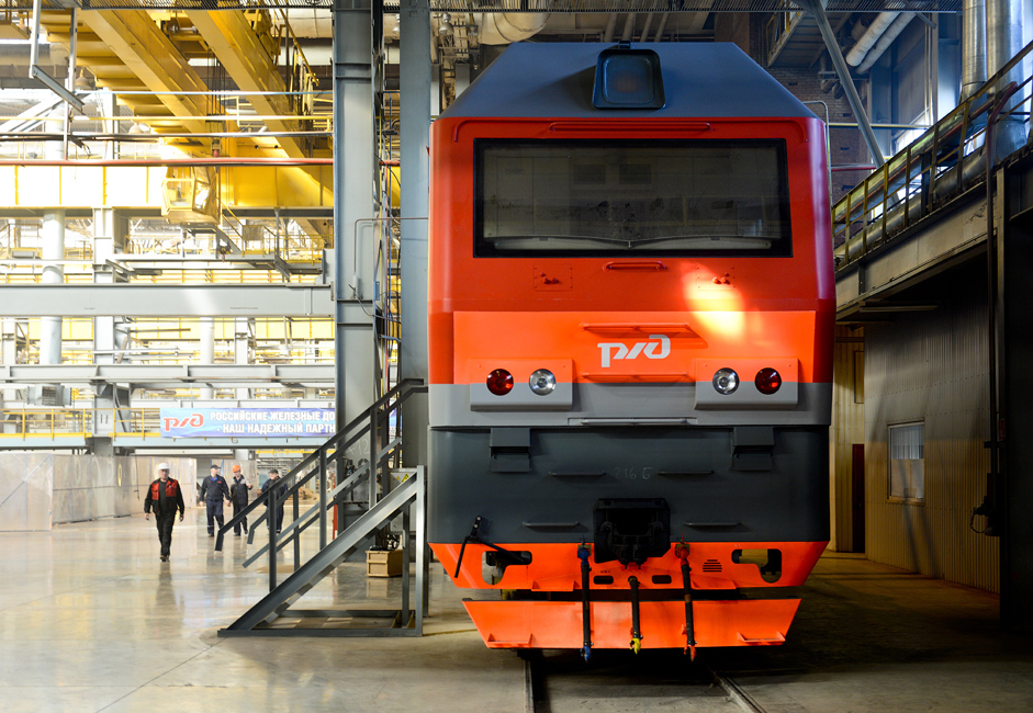 Електромоторна локомотива типа Синара пројектована је за покретање теретних возова. Способна је да вуче до 9.000 тона терета, у подручјима са нагибом од 8%.