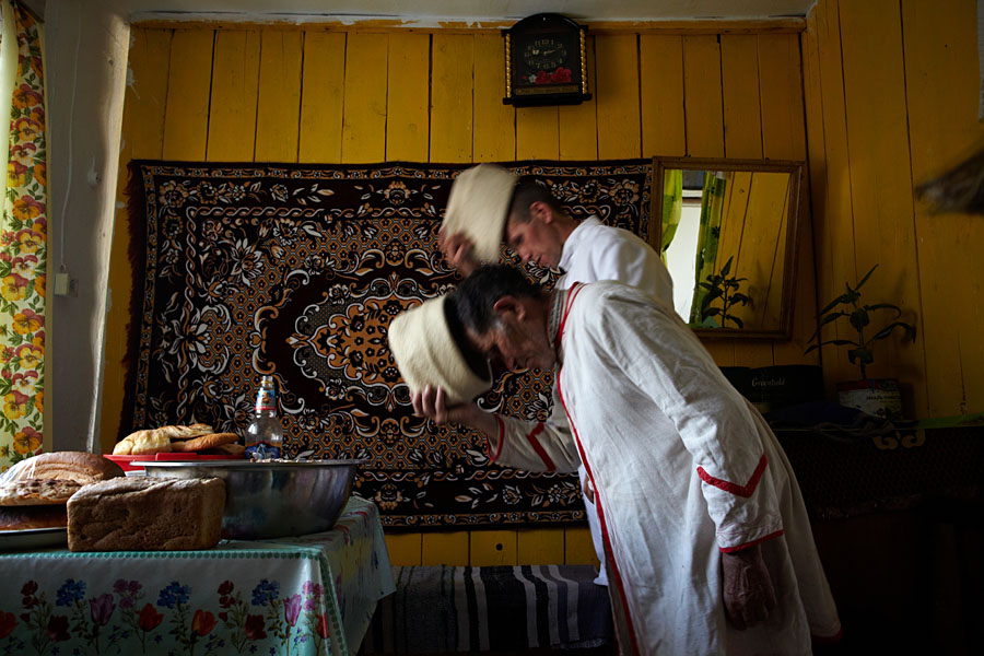 Mari prayers can be divided into three groups: communal, casual, and family. During prayers, the position of the moon is always taken into account. Before conducting the religious rites, participants prepare special bread.