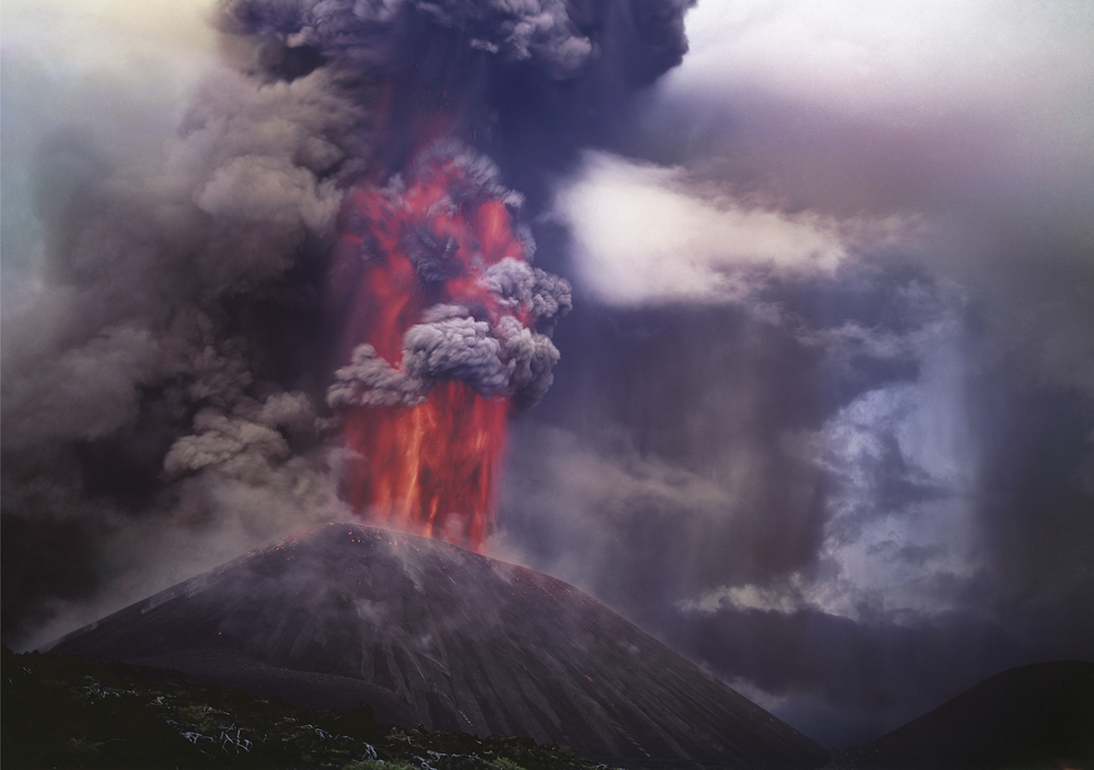 ヴァディム・ギッペンレイターの最も有名な写真のいくつかは、彼が長年住んでいたカムチャッカ半島で撮られた。 // Photo: カムチャッカ半島、トルバチク火山の噴火　1975年