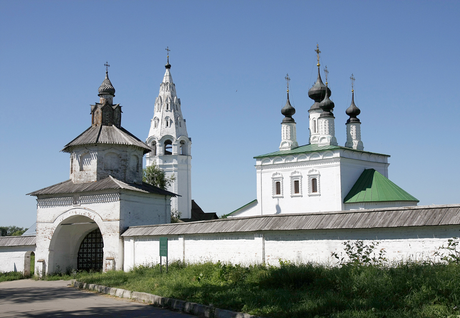 Най-старият манастир в Суздал е Александровският, който е основан през 1240 г. с указ на Александър Невски.