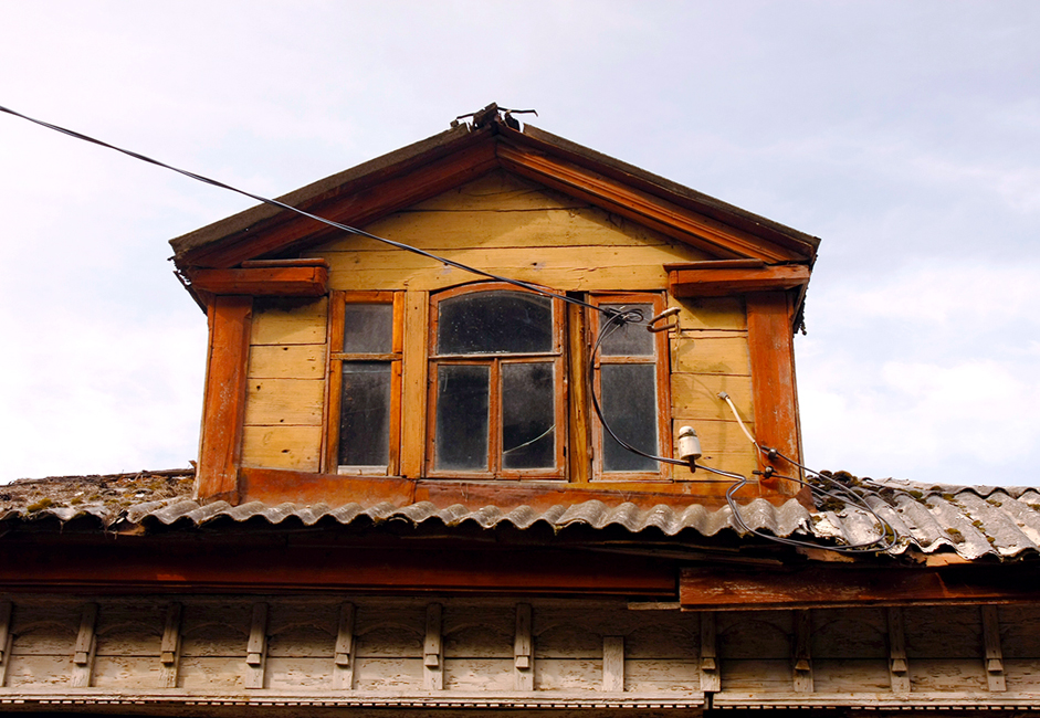 Писателят Антон Чехов има разказ, озаглавен „Къщата с мансарда“. Мансардите били популярен архитектурен елемент през 19 век. Ето защо ги строели дори и на по-малки къщи.