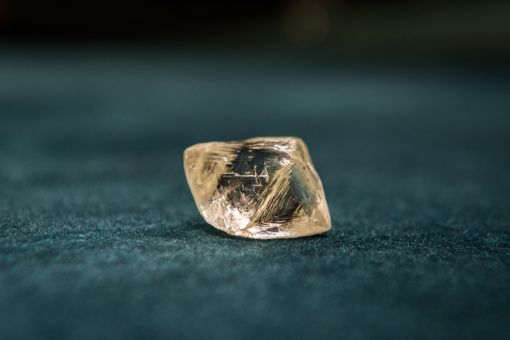 アルロサ（ALROSA）は、世界のどの企業をも凌駕するダイヤモンドの原石を生産している。