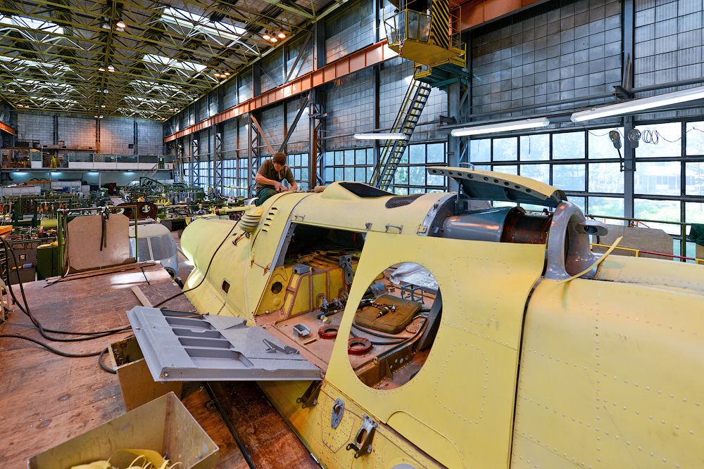 На 800 км от Москва 7000 работници изработват от нулата най-масивните хеликоптери в историята на авиацията.