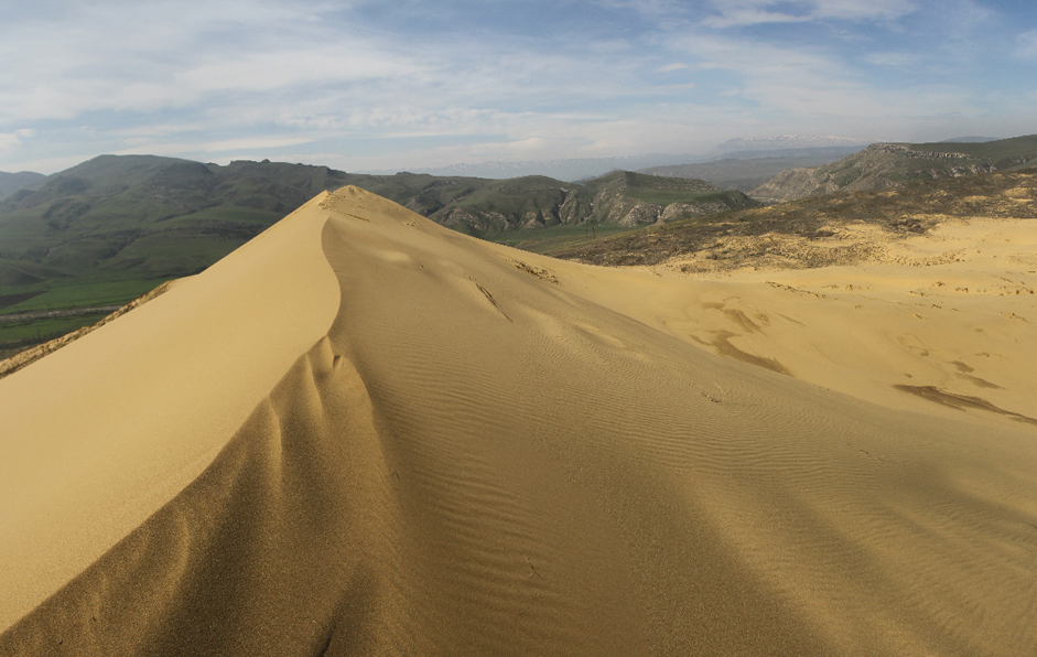The Sarykum Dune in Dagestan is situated near the regional capital of Makhachkala. Russian scientists consider Eurasia’s largest sand dune to be a relict dune, meaning it hasn’t undergone changes like the geological structures surrounding it. The dune’s tallest point is 250 meters high. The mound is made up of fine golden sand and resembles a miniature Asian desert.