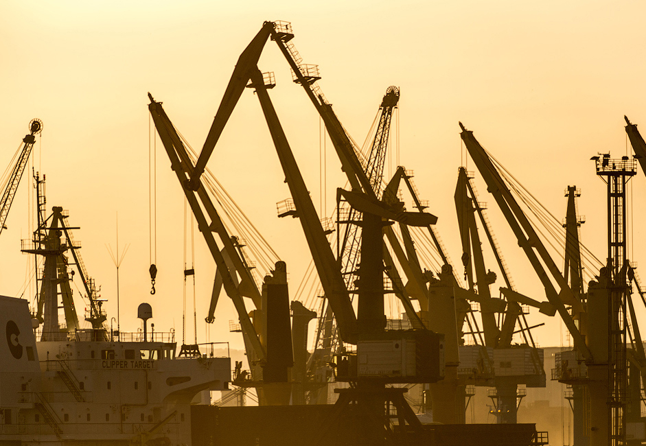 年間4,500隻以上の船舶がノヴォロシースク港にやって来る。