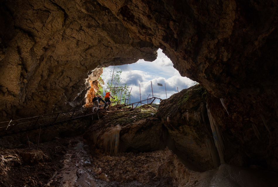 5/13. Пећина под називом Голубински провал налази се на десној обали реке Пињеге и удаљена је 16,5 km низводно од села Пињега. Дужина пећине износи 1622 m, њена површина је 5.267 квадратних метара, запремина 8.255 кубних метара, док је максимална висина свода 17 m.