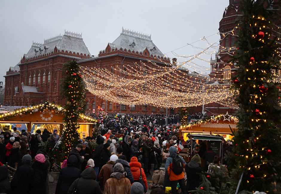 January 8. It's no good spending the whole holidays at home! It's a great opportunity to walk around the city and see its holiday decorations while visiting one of the many Christmas markets where you can buy souvenirs, try some mead, or watch a play.