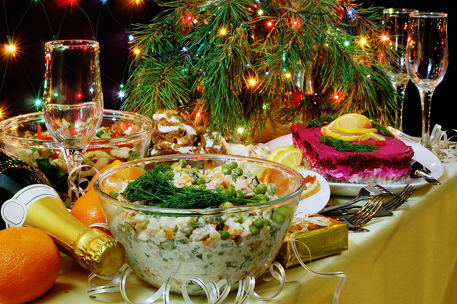 December 31.After making their salads and getting all the food ready, Russians sit down to New Year's dinner by about 10 pm to see out the old year. Later on, they can expect bell chimes, the presidential address, champagne bubbles, and dancing till the morning.