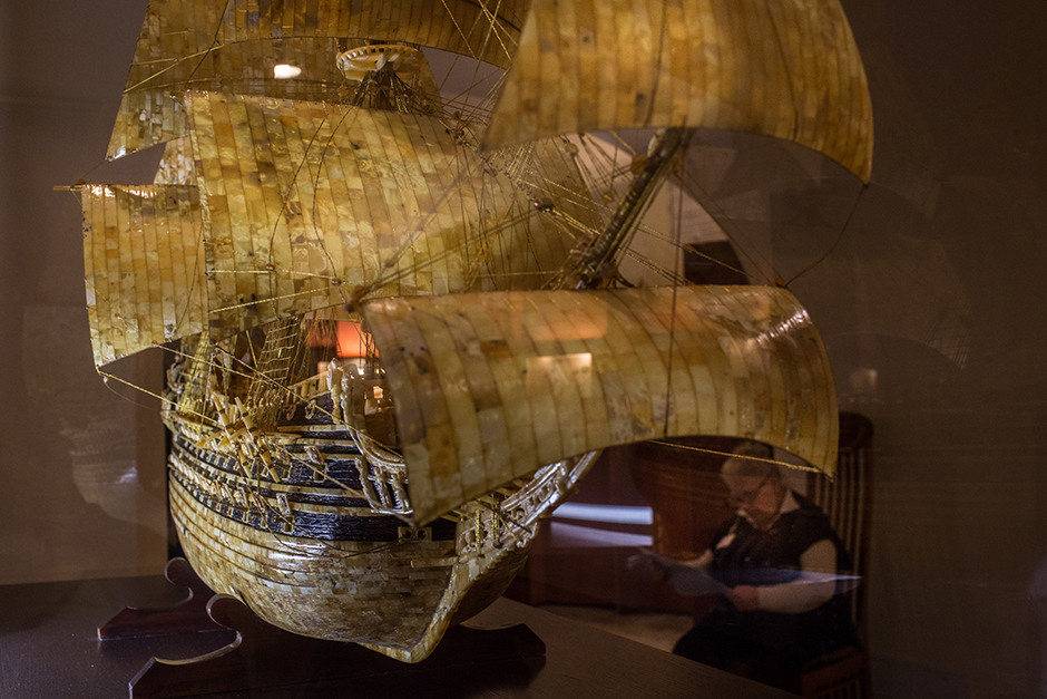 10/15. У музеју се може видети модел од ћилибара шведског ратног брода „Васа“, који је потонуо током прве пловидбе 1628.