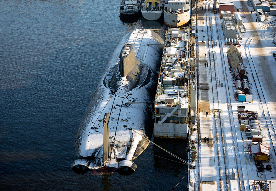„Дмитрий Донски“ е руска ядрена балистична подводница (проект 941, клас „Акула“).