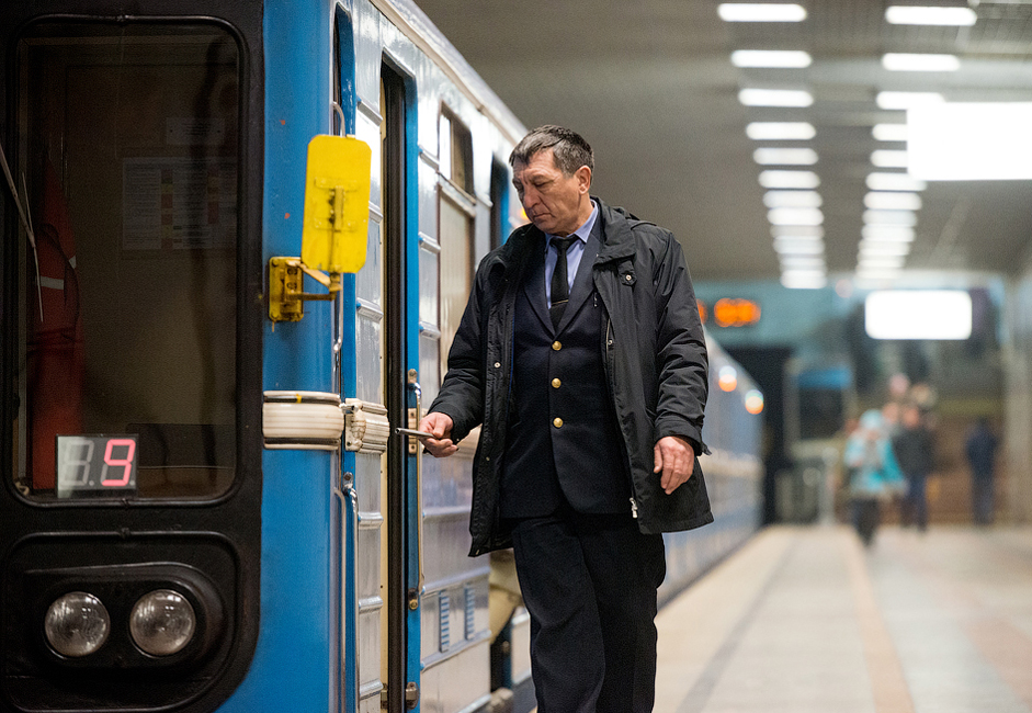 Approximately 53,500 people ride the Samara metro every day. That accounts for 9.4% of the city's commutes.
