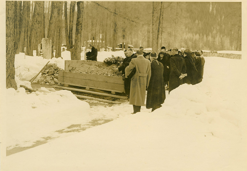 Dmitri murió a la edad de 50 años. / Funeral del gran duque, Davos, Suiza, 1942.