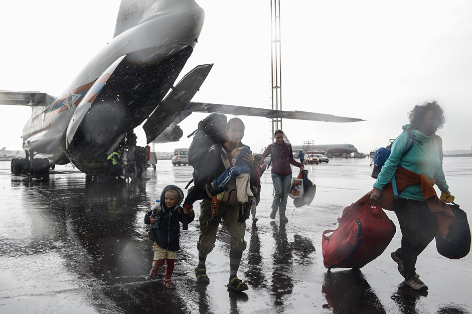 Two Russian Emergency Situations Ministry planes landed at Domodedovo Airport in the Moscow Region on April 29. On board were Russians and foreign citizens who left Nepal following the 7.8-magnitude earthquake that struck the region on April 25, killing at least 5,000 people.