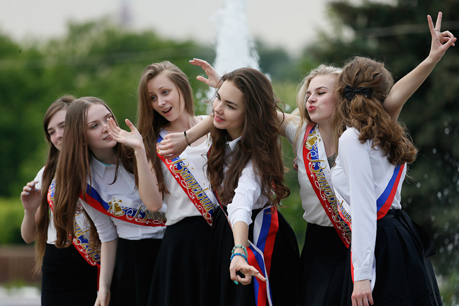 Moscow graduate teenagers celebrate after their Last Ring ceremony in Moscow, Russia, 22 May 2015. The event marks their last day of school. 