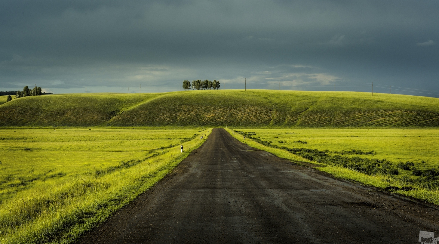 A road leading in the vast expanses of Bashkiria. 