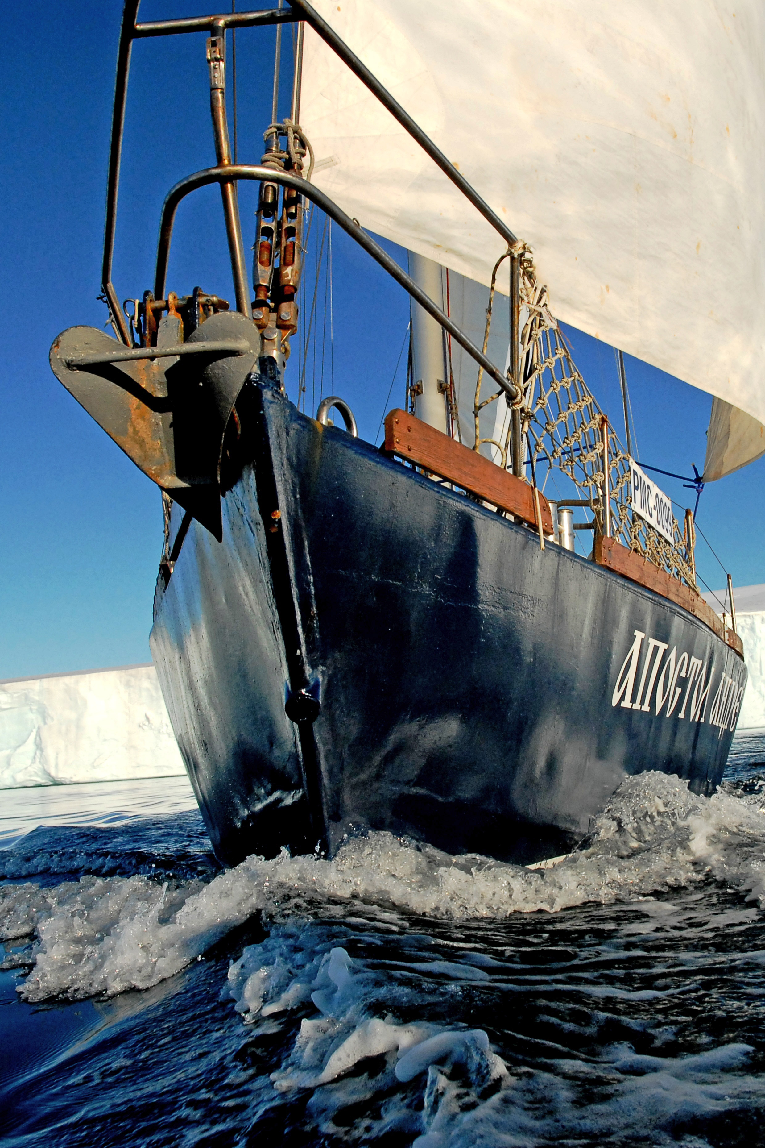 U 1929. otvorena je u Tihom zaljevu prva ruska polarna stacionarna znanstvena stanica, nakon tog događaja Zemlja Franje Josipa međunarodno je prepoznata kao ruski teritorij.