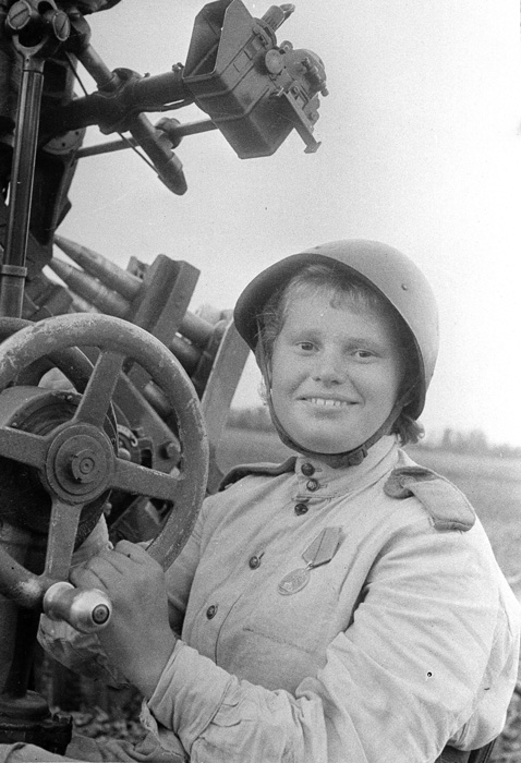 Тамара, војник на противвоздушната одбрана. Западен фронт, 1943 година.