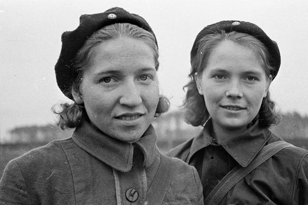 Maria Medvedeva e Yuzefa Ivashina, ufficiali sanitari del primo battaglione del Reggimento Comunista. Mosca, ottobre 1941