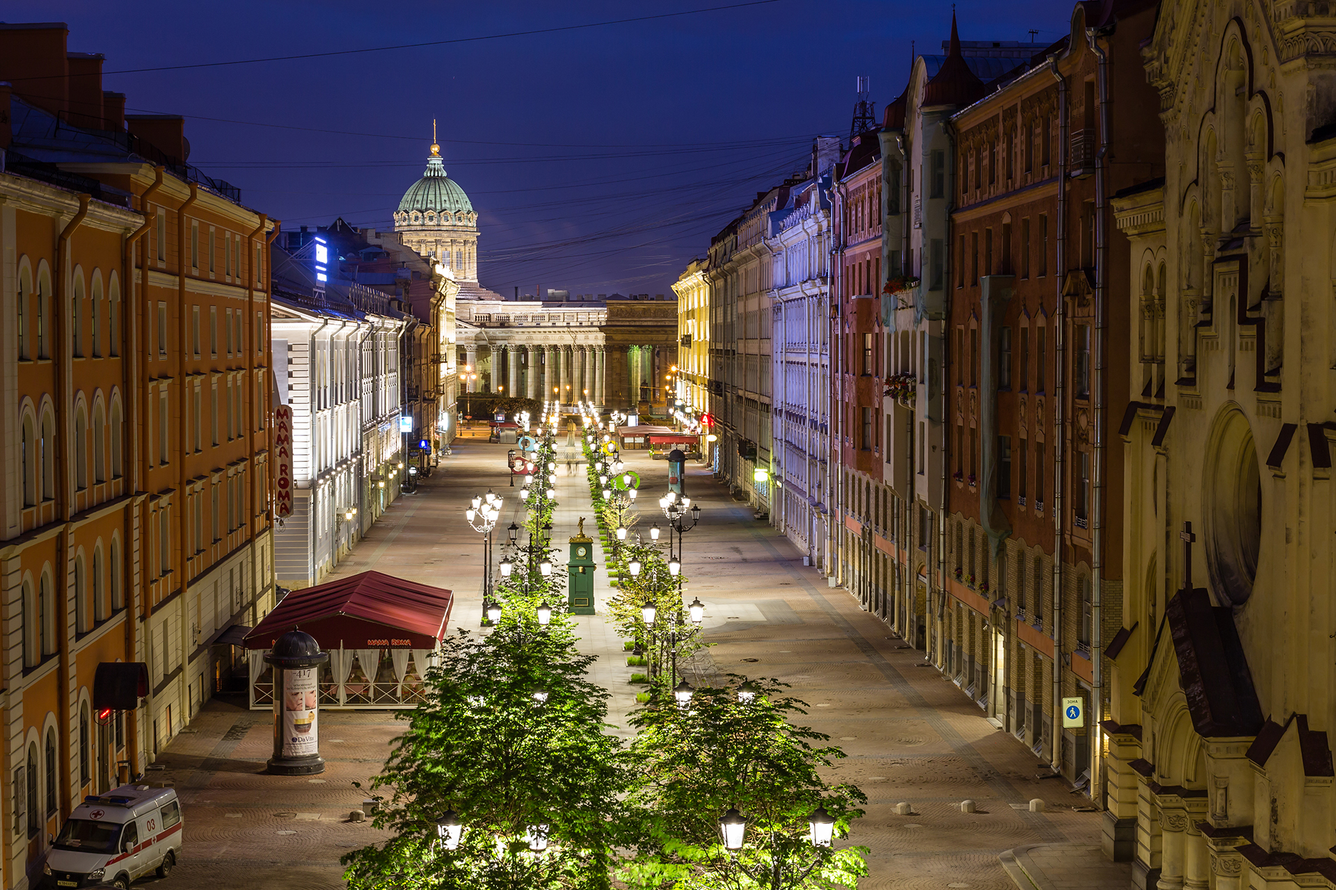 St. Petersburg is much more than just a vibrant city: it’s a never-ending feast. From its wide avenues to its ornate remnants from its Imperial past, Russia’s Venice of the North never fails to impress.  