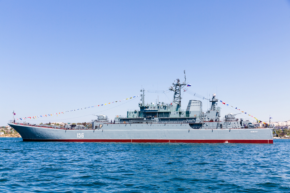 Проектът „775 Ропуча“ (Жаба) за десантни кораби в Руските военноморски сили е „голям десантен плавателен съд“. Те са проектирани за десант на плажове и могат да превозват товар с тегло 450 тона.