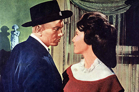 Yul Brynner and Janice Rule in Invitation to a Gunfighter (1964) 