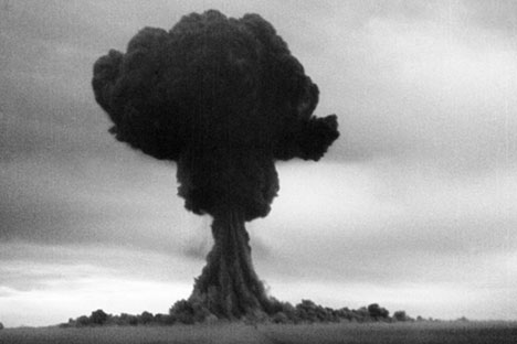 Os trabalhos de desenvolvimento da bomba começaram em 1943.